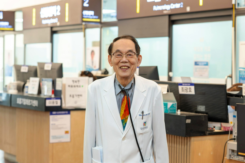 제5회 김우중 의료인상을 수상한 위상양 내과의(前 장수군보건의료원 원장)