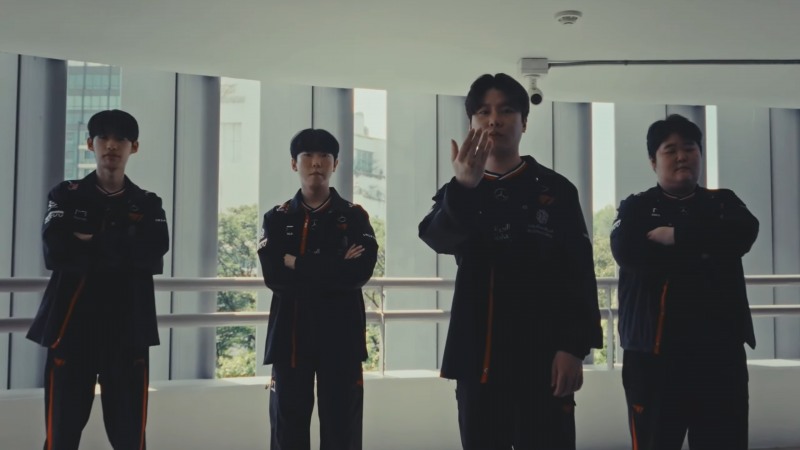 2일차 마지막 경기의 치킨과 함께 A조 3위로 올라선 T1(출처= 대회 실황 캡처).