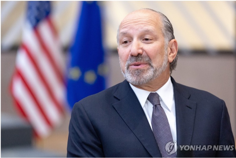 하워드 러트닉 미국 상무부장관은 1일(현지시간) 한국산 자동차 관세를 11월 1일부로 소급 적용할 것이라고 밝혔다. 사진=AP, 연합뉴스