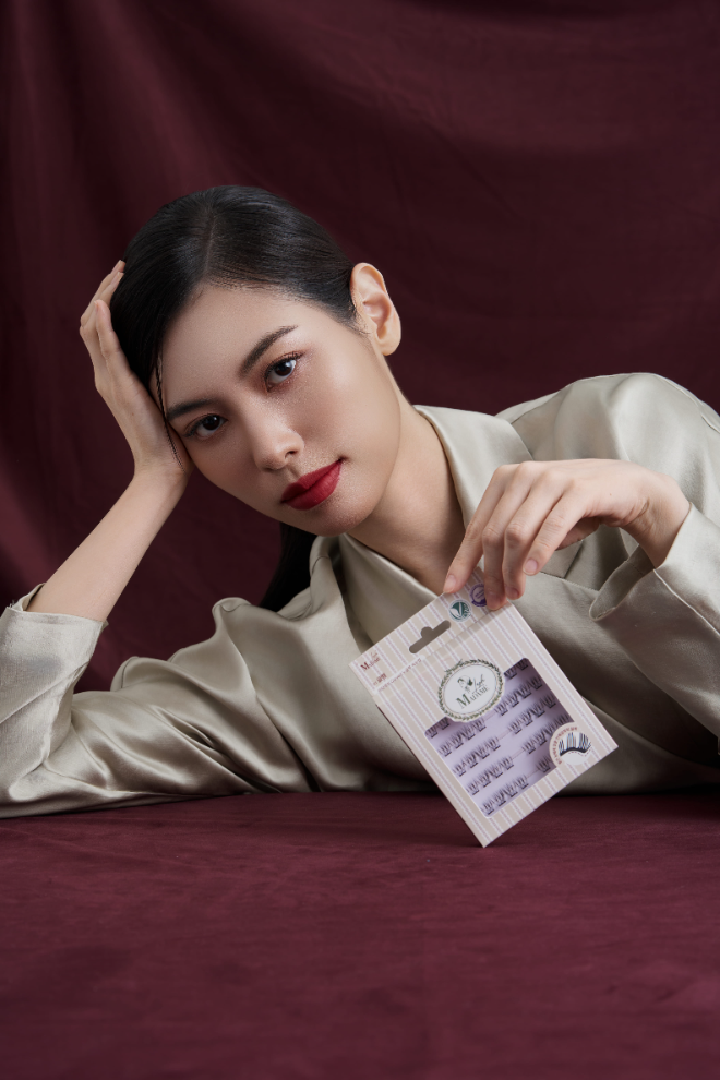 마담래쉬가 브랜드 첫 정식 제품인 ‘비건 노글루 속눈썹’ 6종을 오는 12월 출시한다.