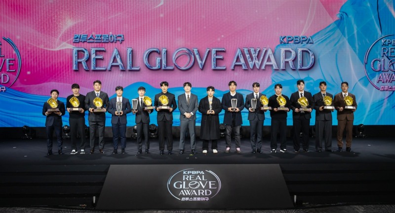 2025 컴투스프로야구 리얼글러브 어워드 수상자 단체사진
