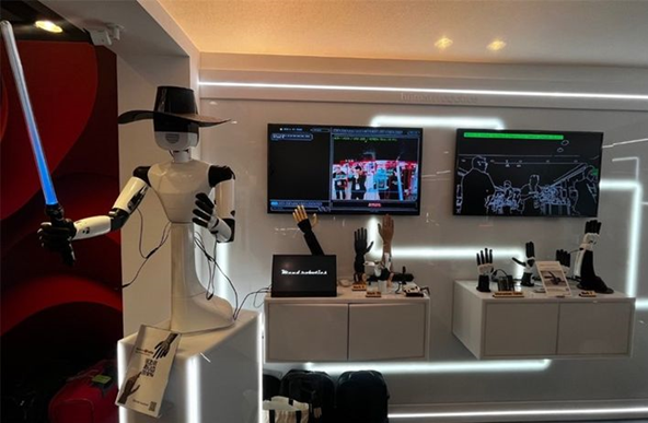 2025년 APEC 정상회의에서 공개된 경희대와 서큘러스의 '케데헌 스타일 로봇' 모습. (사진=경희대 제공)