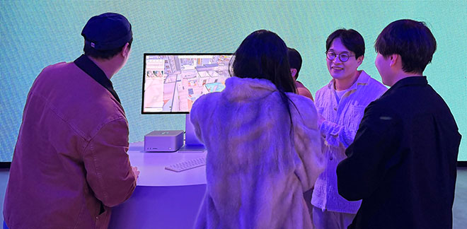 'Apple 게임 쇼케이스 서울'에서 '인조이' 시연이 이뤄지고 있다. 사진 제공 : 크래프톤