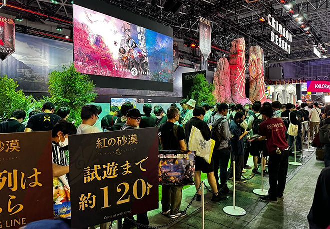 지난 9월 25~28일 열린 일본 도쿄게임쇼내 '붉은 사막' 부스 앞에 많은 게이머들이 줄을 서고 있다. 사진 제공 : 펄어비스