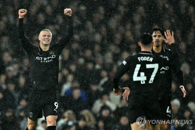 골 세리머니 하는 맨시티 홀란(왼쪽). / 사진=연합뉴스