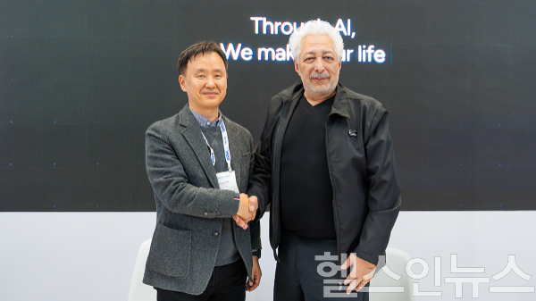 (왼쪽부터) 최우식 딥노이드 대표, Ahmed ElSerafi IRC 대표 (사진 제공=딥노이드)