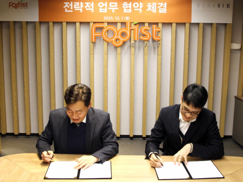 (▲ 푸디스트와 보나비가 전략적 업무 협약을 체결하고 있다)