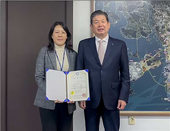 신입 윤하연 인천연구원 부원장 ,최계운 원장 (인천시 제공)