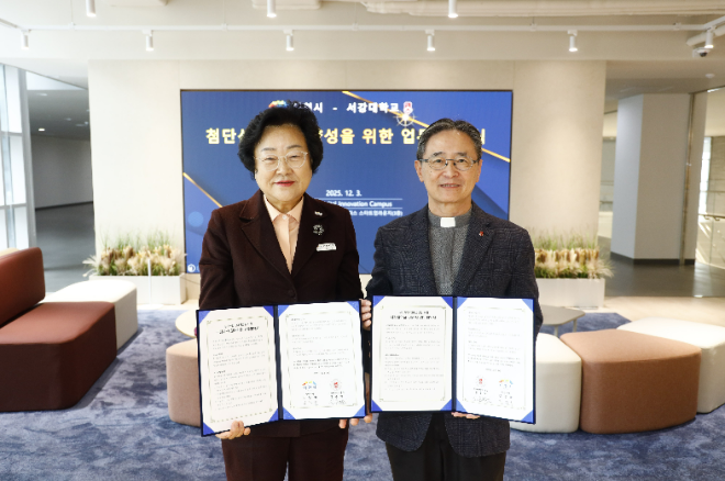 (좌측부터) 김경희 이천시장, 심종혁 서강대학교 총장. (사진제공=서강대)