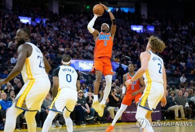 샤이 길저스알렉산더(2번)의 슛 / 사진=연합뉴스