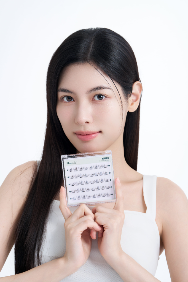 마담래쉬(MADAME LASH)가 브랜드 첫 공식 라인업인 ‘비건 노글루 속눈썹’ 6종을 출시하며 본격적으로 시장에 데뷔했다.