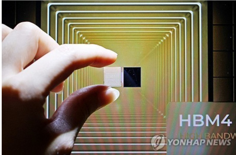 마이크론이 HBM에 집중키로 함에 따라 SK하이닉스 삼성전자 3자간의 경쟁이 더 치열해질 것으로 예상된다. 사진=SK하이닉스, 연합뉴스