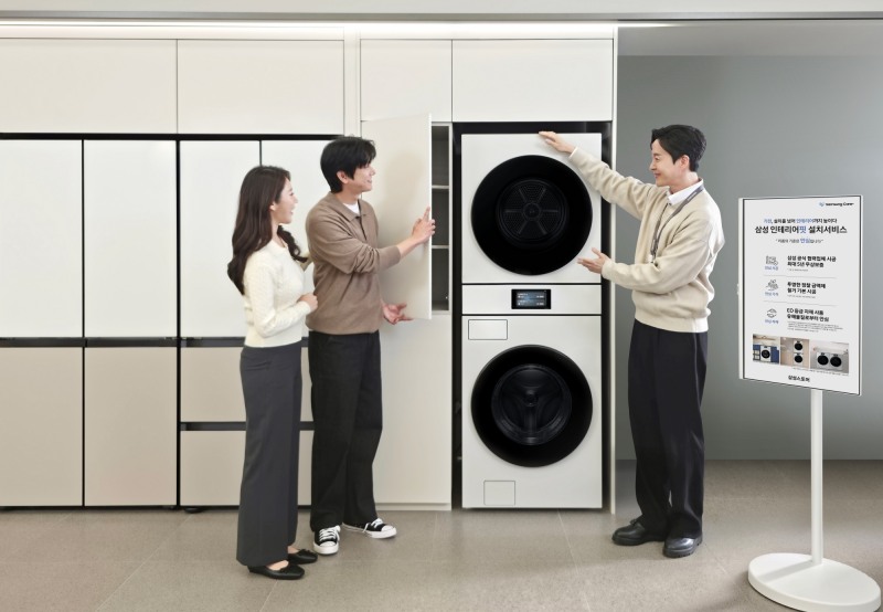 삼성전자가 고객에 새롭게 구매하거나 보유한 가전에 맞춰 기존 가구장 철거부터 시공, 제품 설치까지 한번에 제공하는 '삼성 인테리어핏 설치서비스'를 운영한다./삼성전자