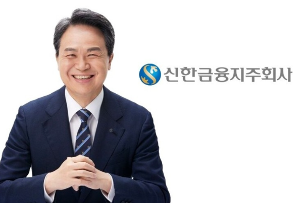 "상고 출신에서 금융그룹 수장까지"...진옥동 회장의 모든 것