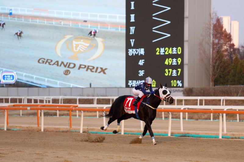 클린원과 다실바기수 결승선 통과 직전 모습_그랑프리