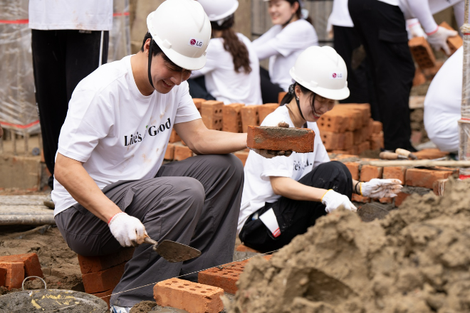 자원봉사에 참여한 LG전자 임직원 봉사단. ⓒLG전자