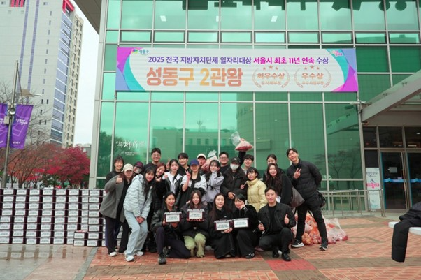 결혼정보회사 모두의지인 성지인 대표, 성동구청 앞마당서 '온기 DREAM' 김장 봉사 진행