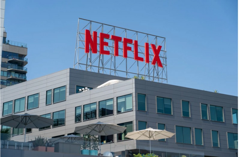 넥슬릭스는 5일(현지시간) 할리우드를 대표하는 워너브러더스를 720억달러에 인수한다고 발표했다. 사진=블룸버그통신