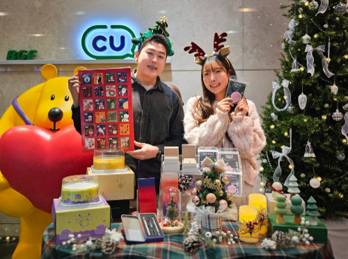 CU가 다가올 크리스마스를 맞아 트리, 1캐럿 다이아몬드 쥬얼리, 홀 케이크 등 다양한 연말 파티 아이템을 모은 크리스마스 기획전을 실시한다고 7일 밝혔다. / 사진 = BGF리테일