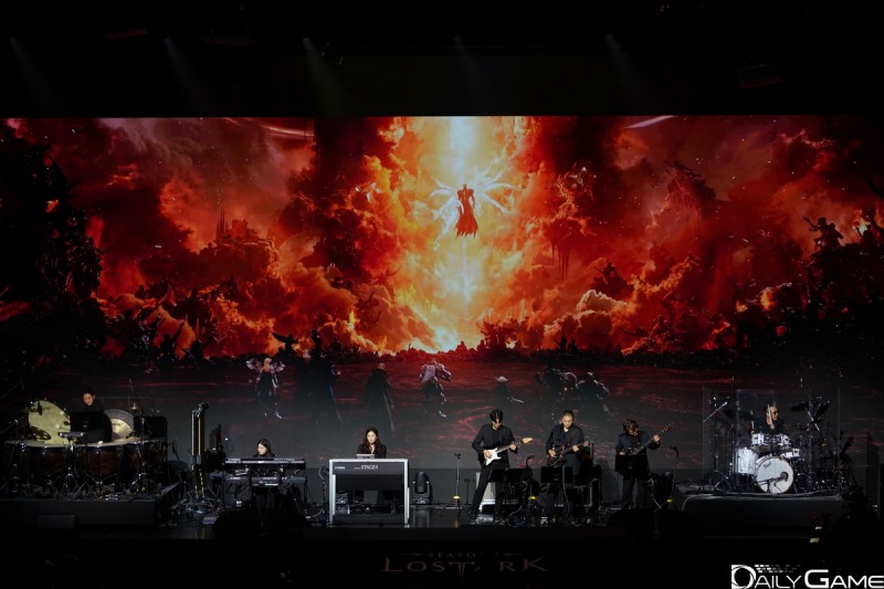 로스트아크 '2025 윈터 쇼케이스', 화려한 미디어 아트 공연과 함께 시작