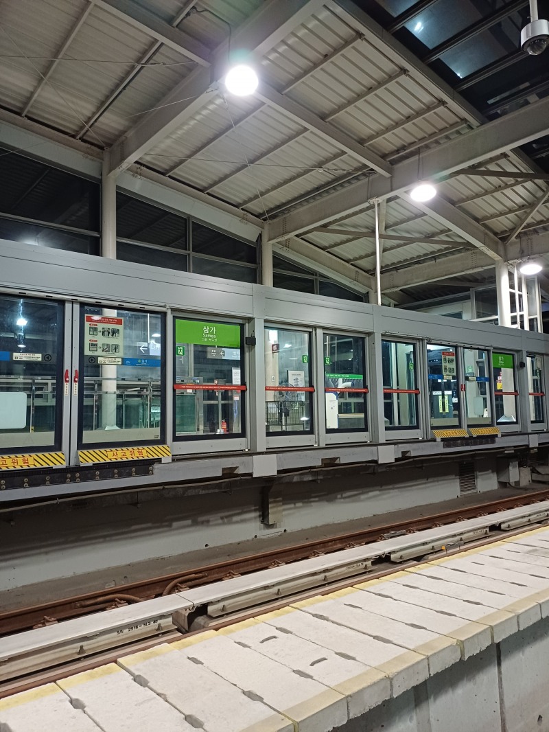 승강장 안전문 이탈방지 가이드 슈 보강공사 마무리 (용인시 제공)