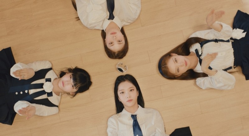 코스모시, ‘음악+퍼포먼스+세계관’ 3박자 빛난 'Physics ~ 물리적 이야기 ~'…기획력 있는 신예로 존재감 각인