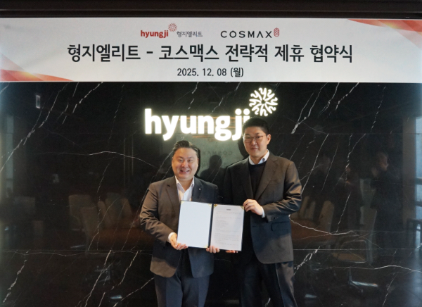 형지엘리트 최준호 대표이사 (좌)와 코스맥스 이병만 대표이사 (사진=형지엘리트 제공)