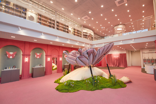 에이피알의 성수동 플래그십스토어 ‘메디큐브 성수’ 내부 전경