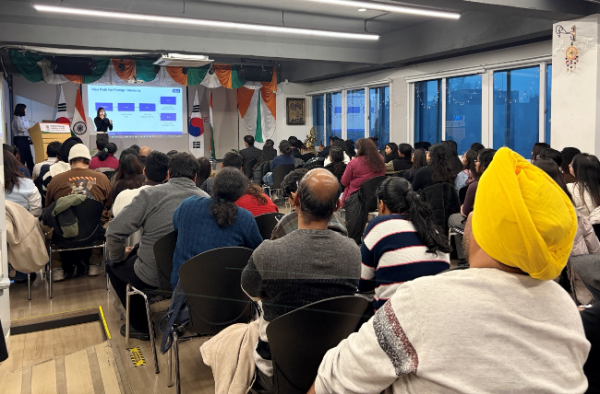 지난달 29일 서울 용산구 주한인도대사관에서 열린 클릭 취업 설명회 행사에서 요타가 팟타로퐁 클릭 마케팅 리드가 강연하고 있다. ⓒ잡코리아