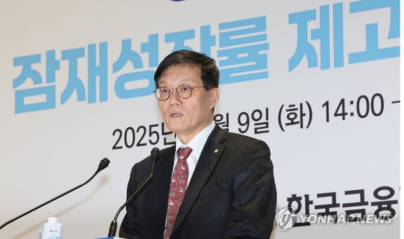 이창용 한은 총재는 2040년대 한국의 잠재성장률이 0%에 그칠 가능성이 크다며 미국처럼 2%는 돼야 한다고 강조했다. 사진=연합뉴스
