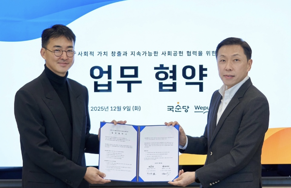 국순당 차승민 경영혁신본부장(오른쪽)과 위메이드 김원상 체인사업실장