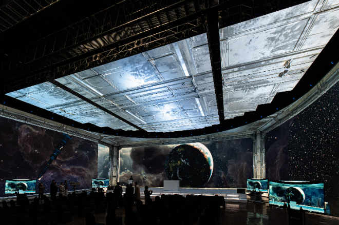 LG전자의 버추얼 프로덕션 전용 고화질 LED 설루션으로 만든 국내 최대 규모 가상 스튜디오에서 영화 촬영을 위한 가상 배경을 구현하고 있다. ⓒLG전자