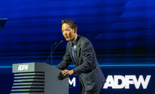 김동원 한화생명 최고글로벌책임자(CGO) 사장이 지난 8일 ADFW 2025글로벌 마켓 서밋 현장에서 개회사를 발표하고 있다. / 사진 = 한화생명