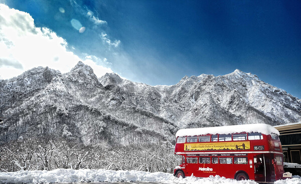 이랜드파크의 켄싱턴호텔앤리조트가 겨울 시즌을 맞아 인근 온천 명소 및 자연 관광지를 함께 즐길 수 있는 ‘겨울 온천 여행’ 테마 패키지를 내년 2월 28일까지 운영한다. (이미지 제공=이랜드파크)