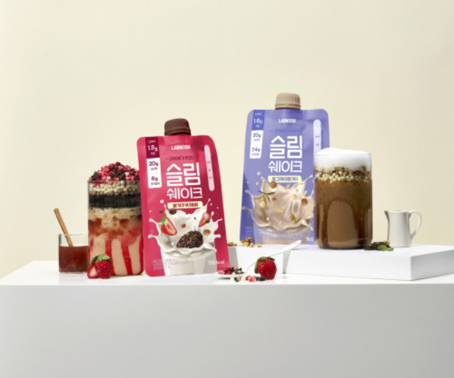 랩노쉬가 새롭게 출시한 슬림쉐이크 신제품 ‘딸기쿠키크럼블’과 ‘얼그레이밀크티’가 사전예약 시작 하루 만에 1차 준비 물량을 모두 소진하며 높은 관심을 모았다.