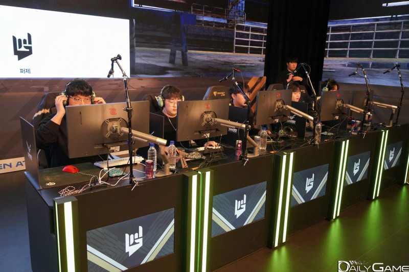 핀프에 복수하며 결승으로 향한 퍼제.