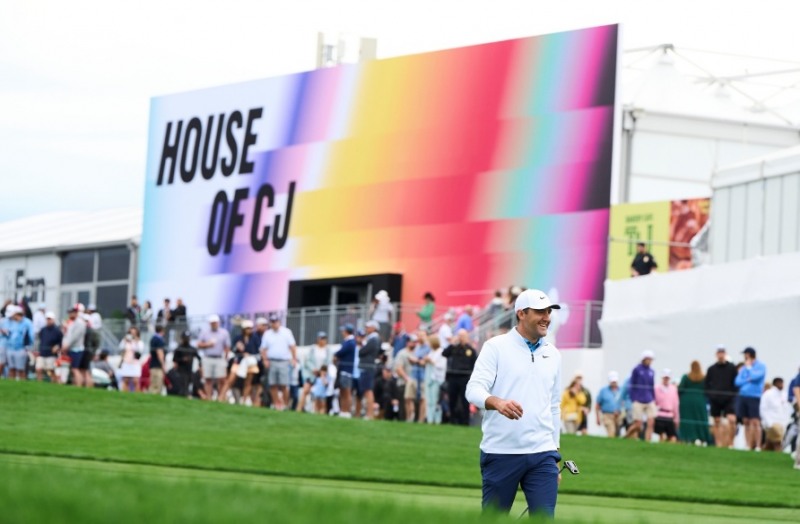 CJ 하우스 앞을 지나가는 스코티 셰플러. /CJ그룹