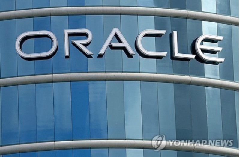 AI 관련업체 오라클의 실적 부진 영향으로 반도체와 기술주들이 대부분 약세로 마감했다. 오라클은 11% 가까이 급락했다. 사진=AFP, 연합뉴스