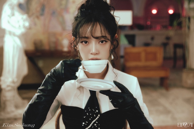 김세정, 싱글 앨범 ‘태양계’ 콘셉트 포토 첫 공개…‘세련된 아름다움+클래식 무드’