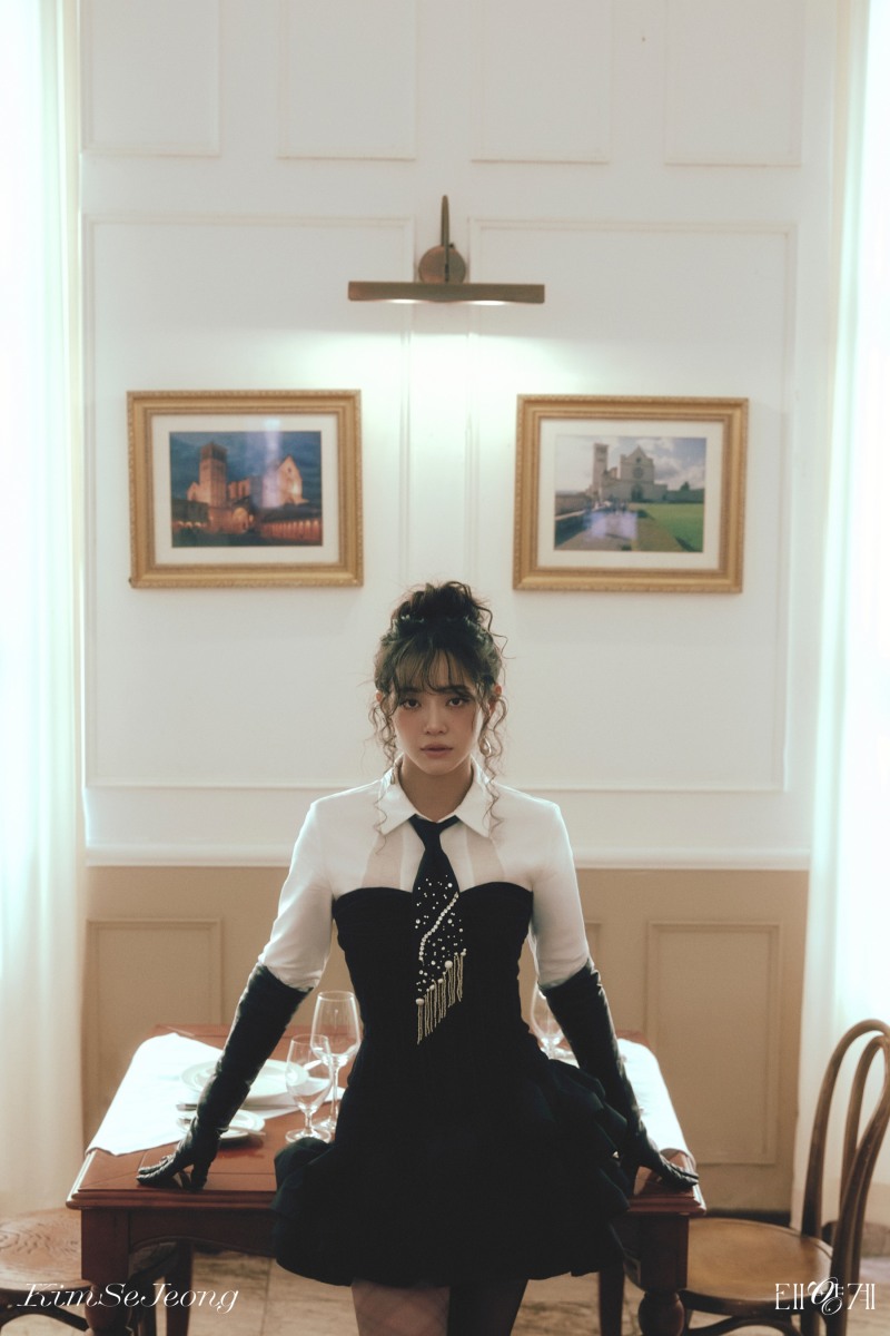 김세정, 싱글 앨범 ‘태양계’ 콘셉트 포토 첫 공개…‘세련된 아름다움+클래식 무드’