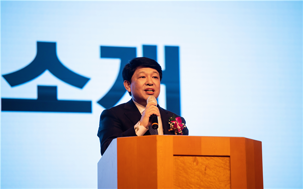 천범룡 전략기획위원회 부위원장이 출판기념회에서 인사말을 하고 있다.