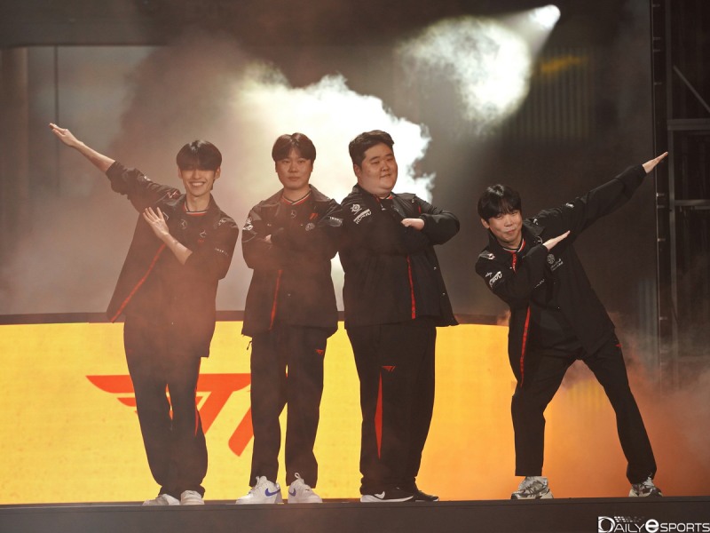 T1이 1일차 3위에 오르며 한국 팀 중 가장 높은 순위를 기록했다.