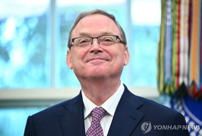 美연준 차기 연준의장 후보로 유력한 케빈 해싯 백악관 NEC위원장은 14일(현지시간) CBS방송과의 인터뷰에서 "대통령의 목소리는 의견일 뿐 통화정책은 FOMC에서 결정될 것"이라고 말했다. 사진=AFP, 연합뉴스