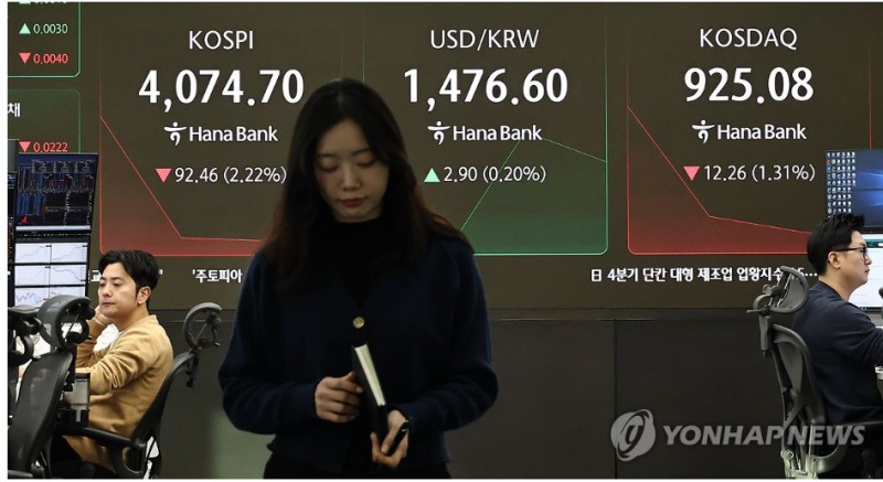 한국 일본 대만등 아시아 주요증시가 15일 AI 거품론이 불거진데다 중국 생산 소비지표 부진 영향으로 일제히 약세를 보이고 있다. 사진=연합뉴스