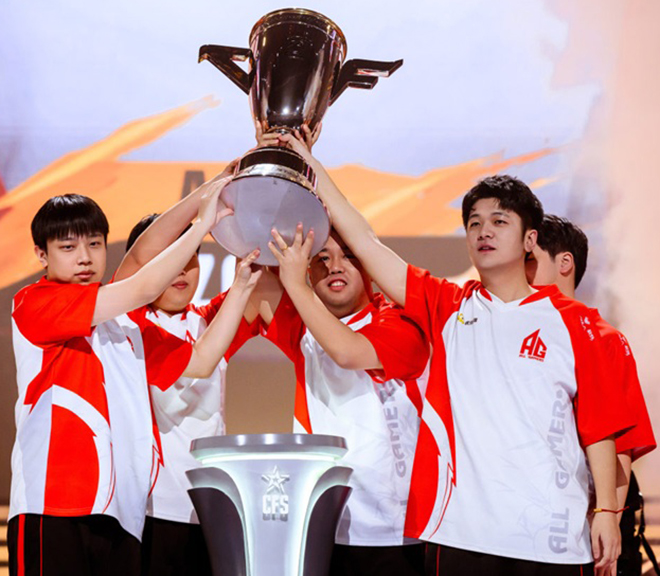 '크로스파이어 스타즈 2025 그랜드 파이널'에서 우승한 중국 '올게이머스(AG)' 선수들. 사진 제공 : 스마일게이트