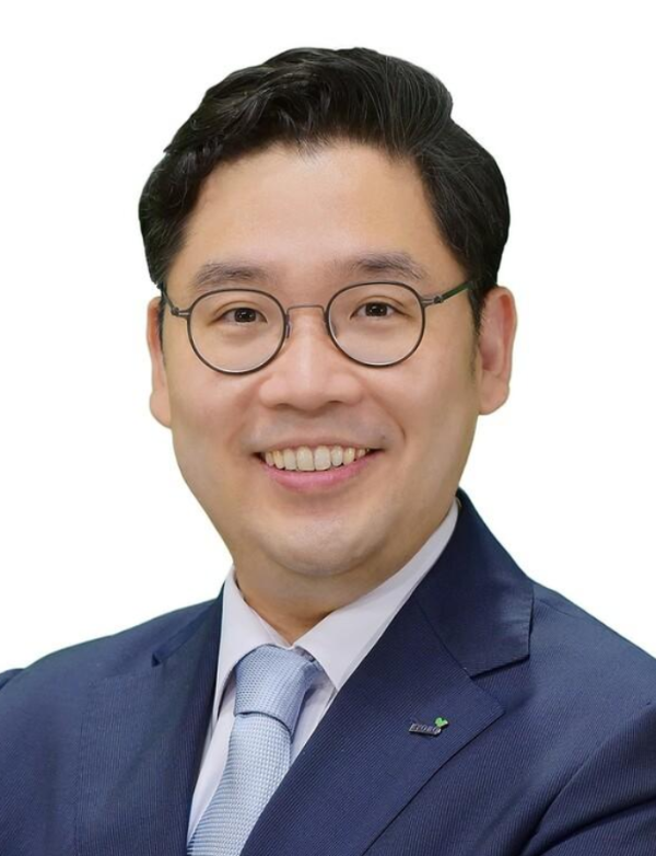 신창재 교보생명 회장의 장남 신중하 상무.