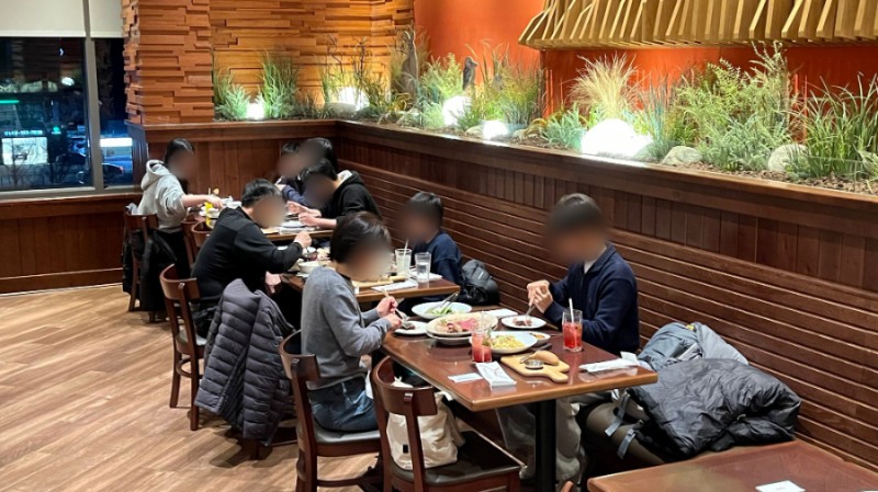 다이닝브랜즈그룹, ‘아름다운 식탁’으로 영케어러 지원