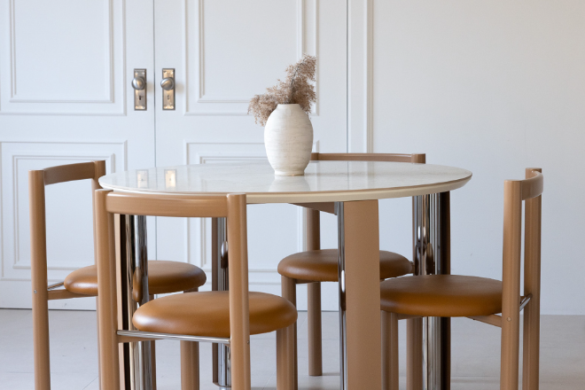 시스템 모듈가구 브랜드 디엘로가 오는 12월 18일부터 21일까지 서울 코엑스 C홀에서 열리는 ‘2025 홈·테이블데코페어’에 참가해 신제품 라인업을 선공개한다.