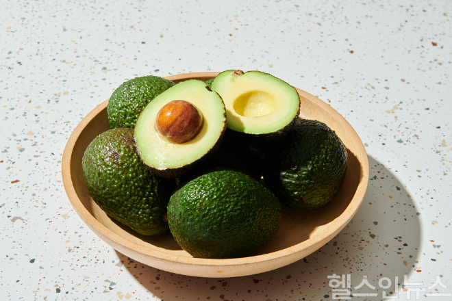 아보카도는 지방이 많은 과일이지만, 식단 균형에 도움을 줄 수 있다. (이미지 제공=클립아트코리아)
