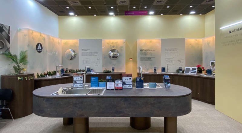 ‘2025 홈·테이블 데코페어’에 참가한 아티잔 전시 현장 부스의 모습